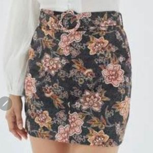 🆕MINKPINK Mehdya Black Floral Mini‎ Skirt Size Large NWT